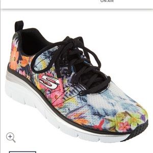 Sketchers - Tropical Print Sneakers size 8
